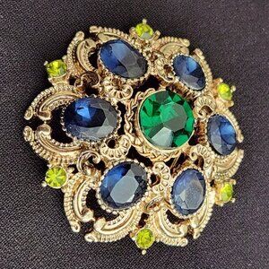 Squire Vintage Brooch with Golden Metal & Rhinestones